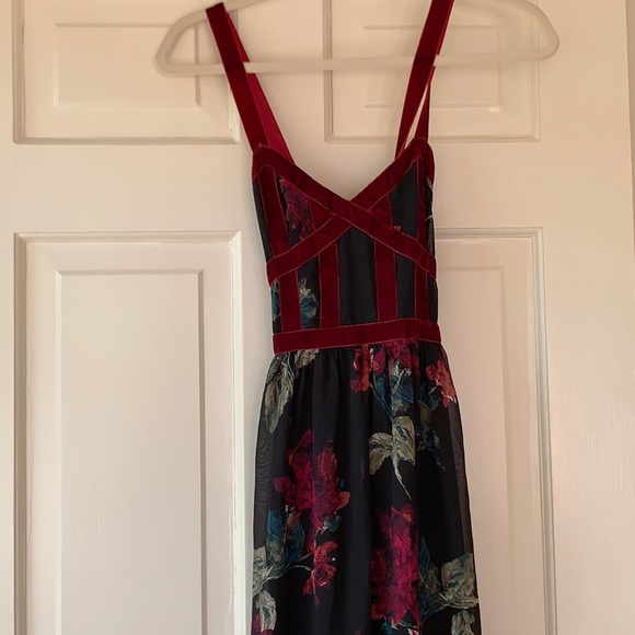 Gianni Bini Velvet trim Holiday/Special Occasion Dress - Picture 5 of 9